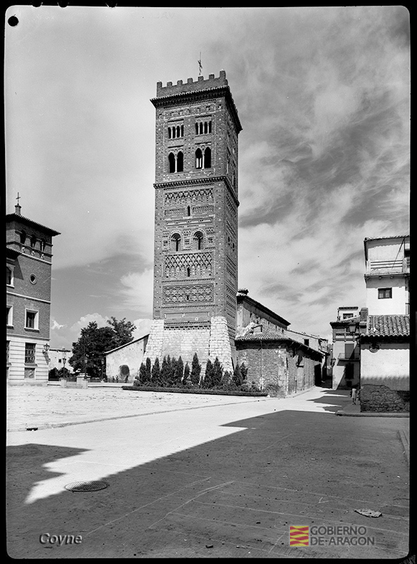 Torre mudéjar de San Martín y plaza de San Juan, en Teruel